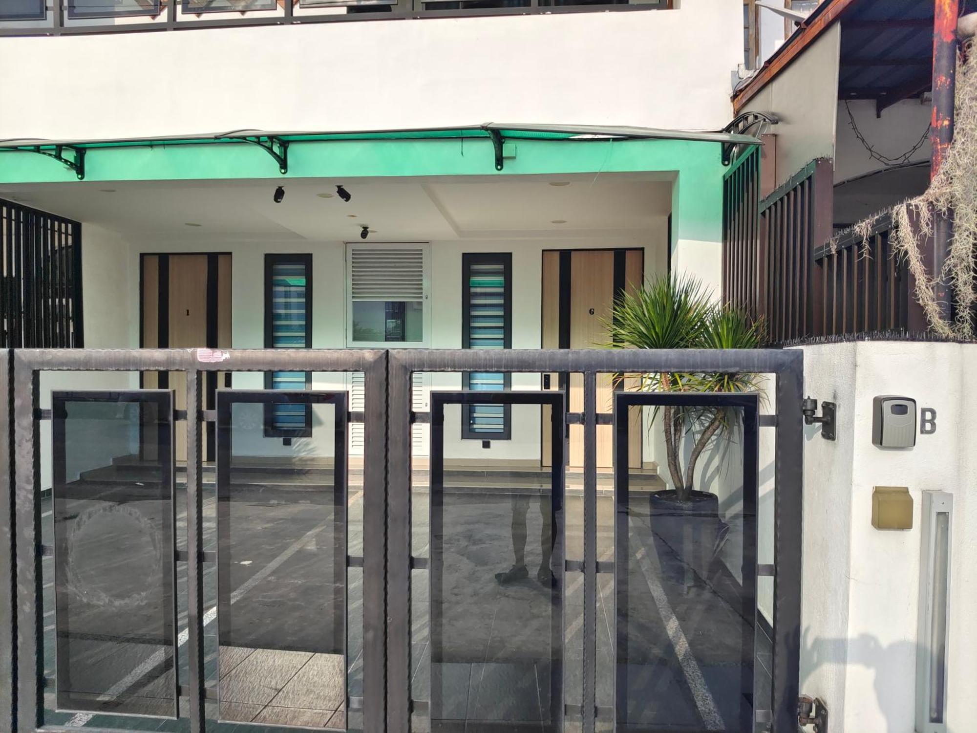 C Boutique Townhouse Station 18 By Irainbow Apartemen