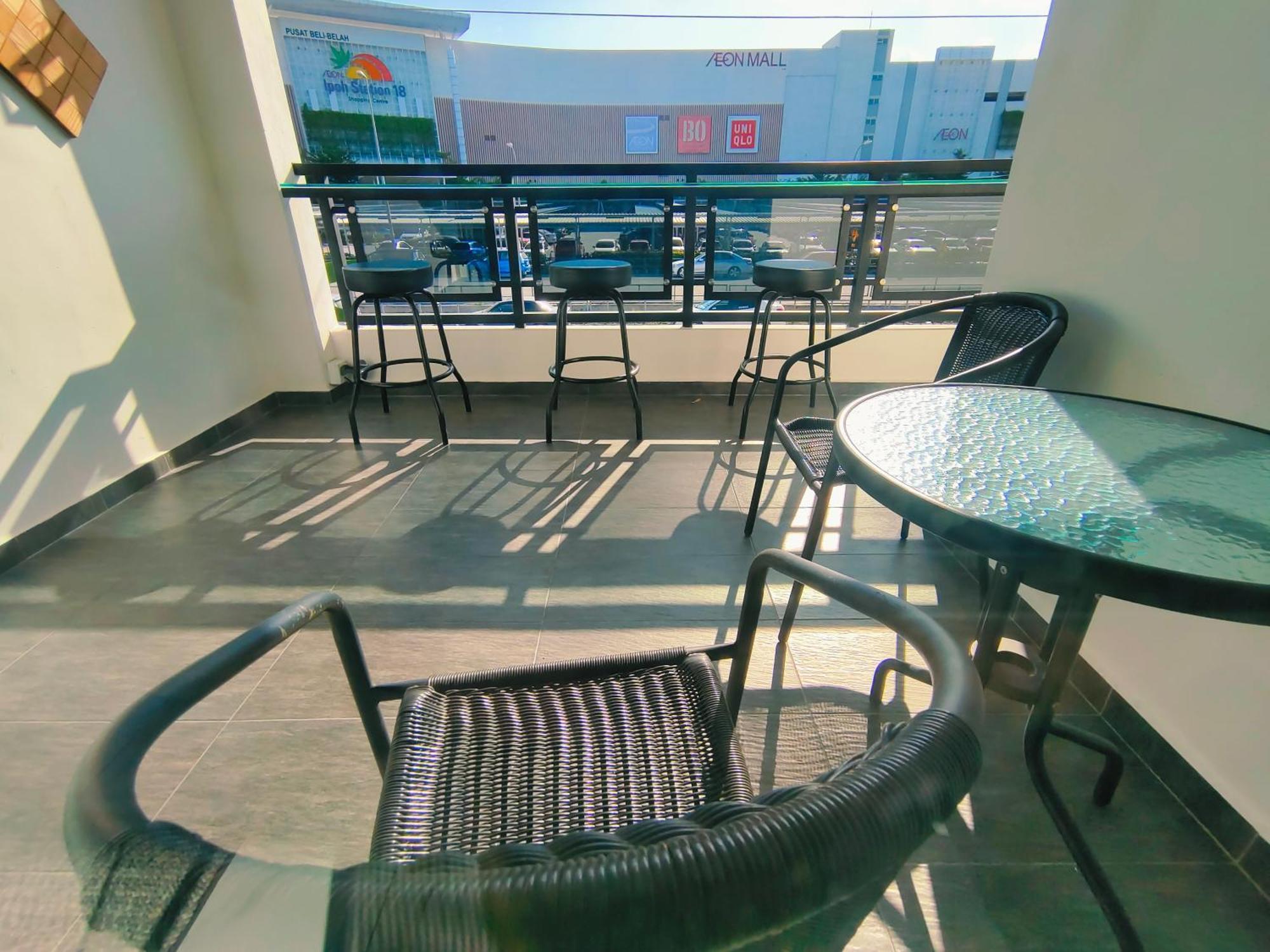 Apartemen C Boutique Townhouse Station 18 By Irainbow *