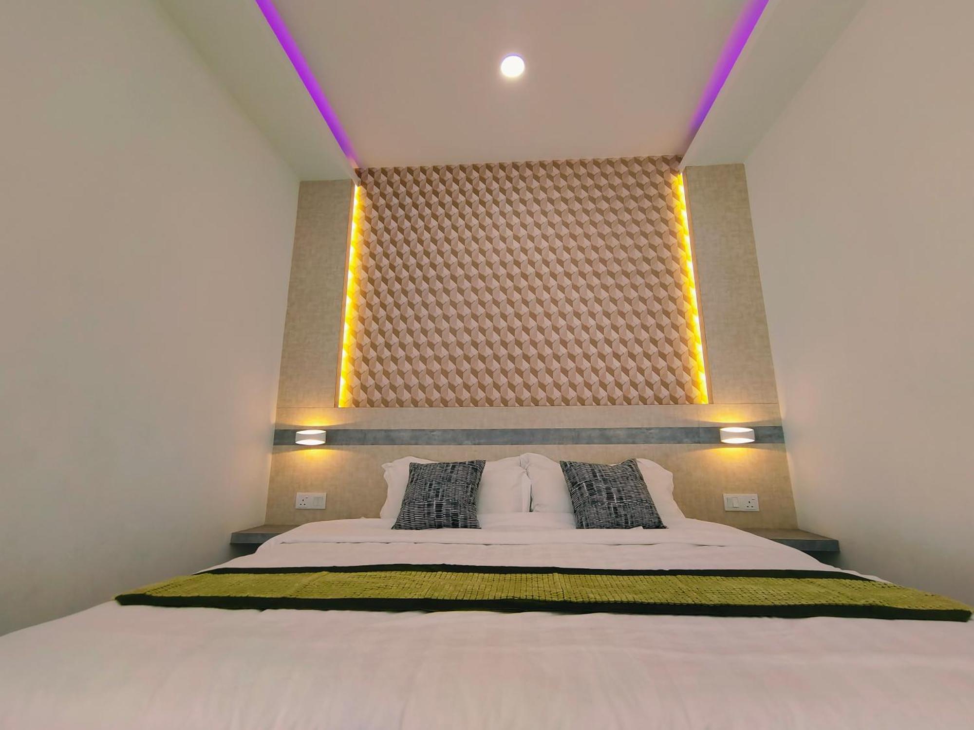 C Boutique Townhouse Station 18 By Irainbow Apartemen