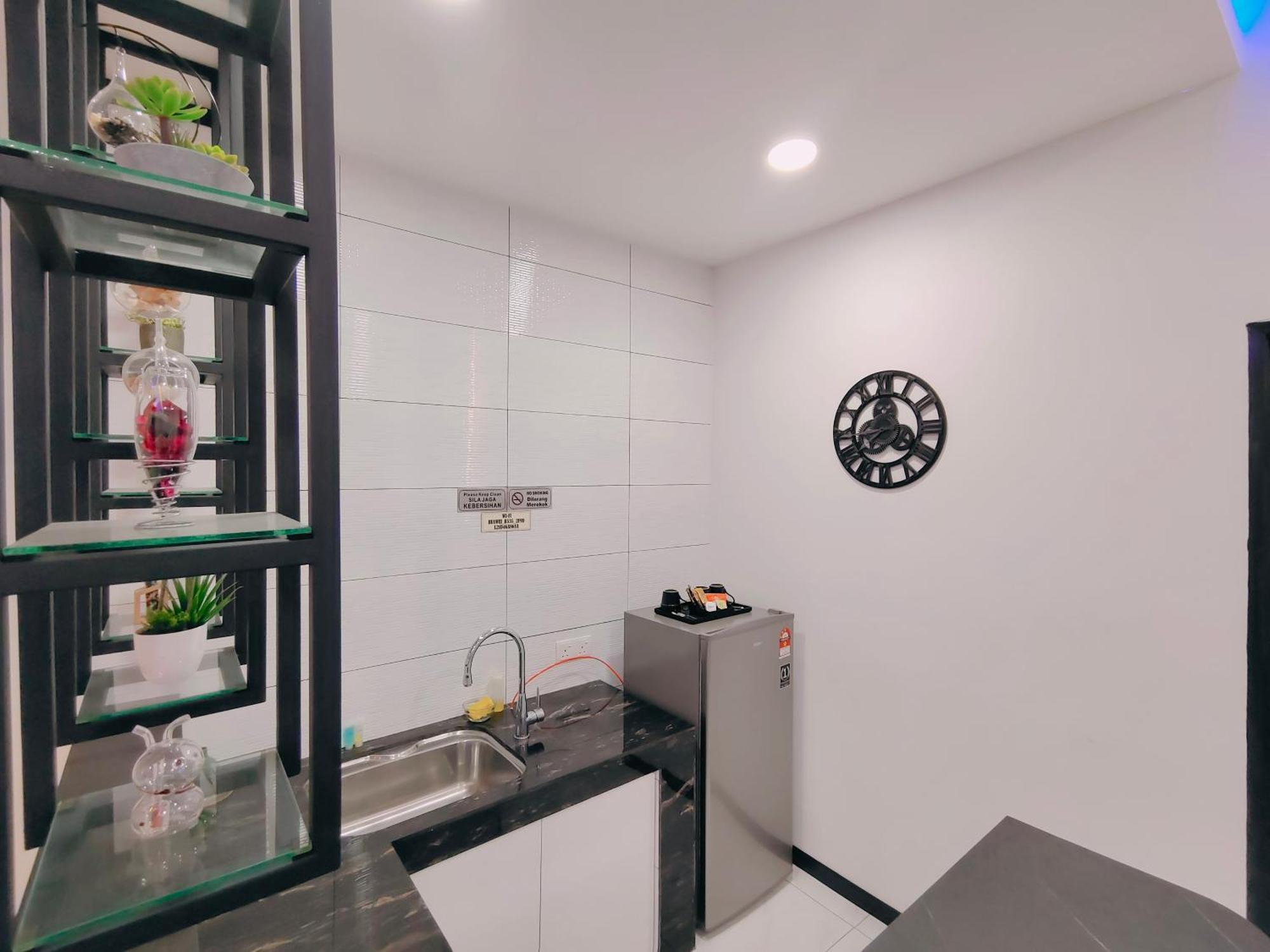 Apartemen C Boutique Townhouse Station 18 By Irainbow