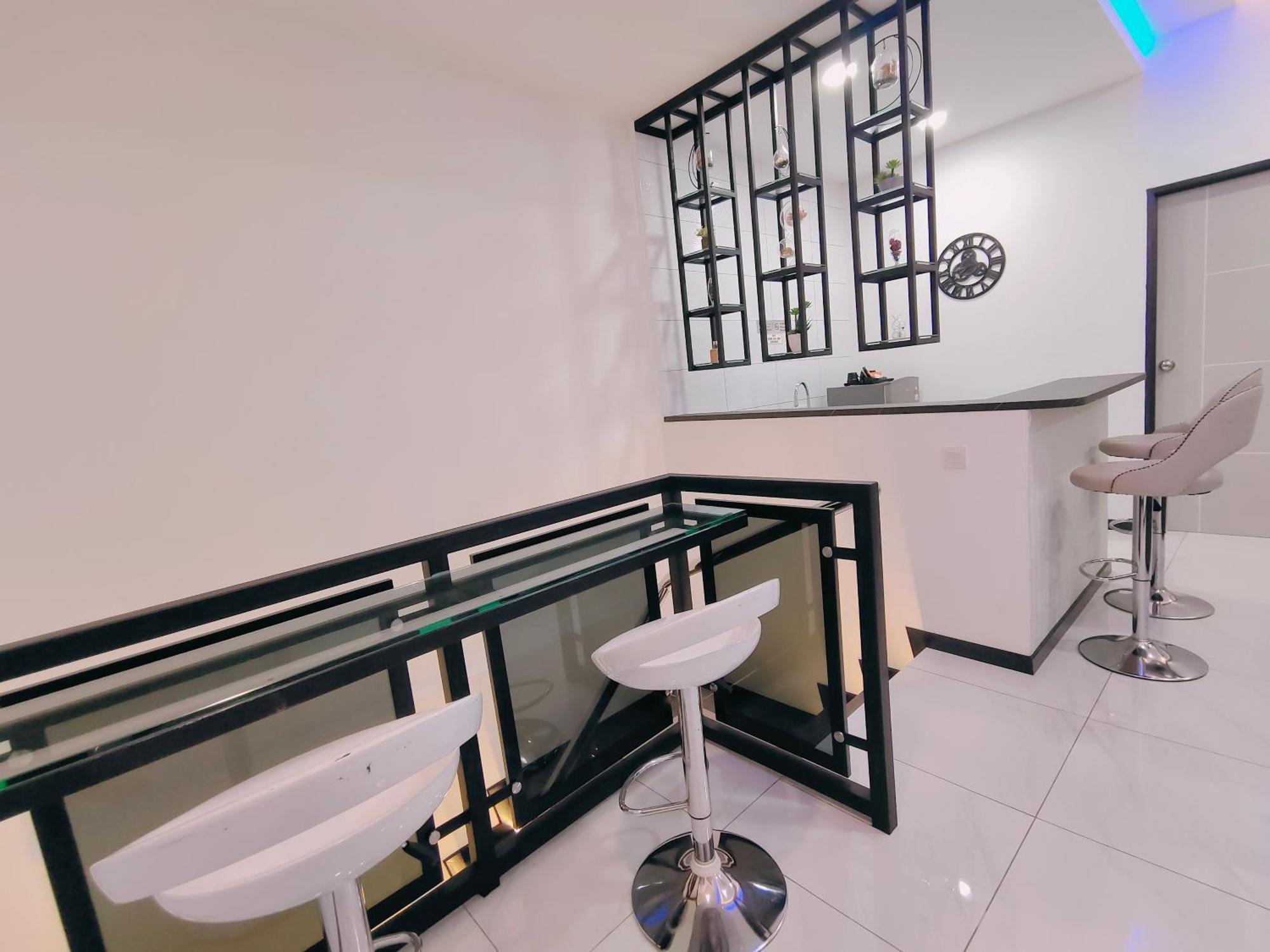 C Boutique Townhouse Station 18 By Irainbow Apartemen