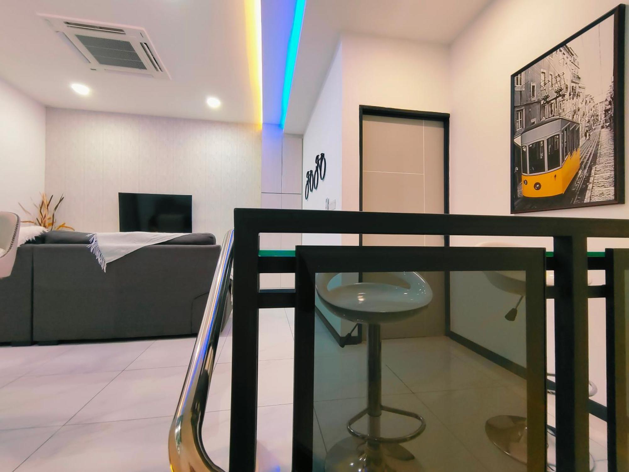 Apartemen C Boutique Townhouse Station 18 By Irainbow *