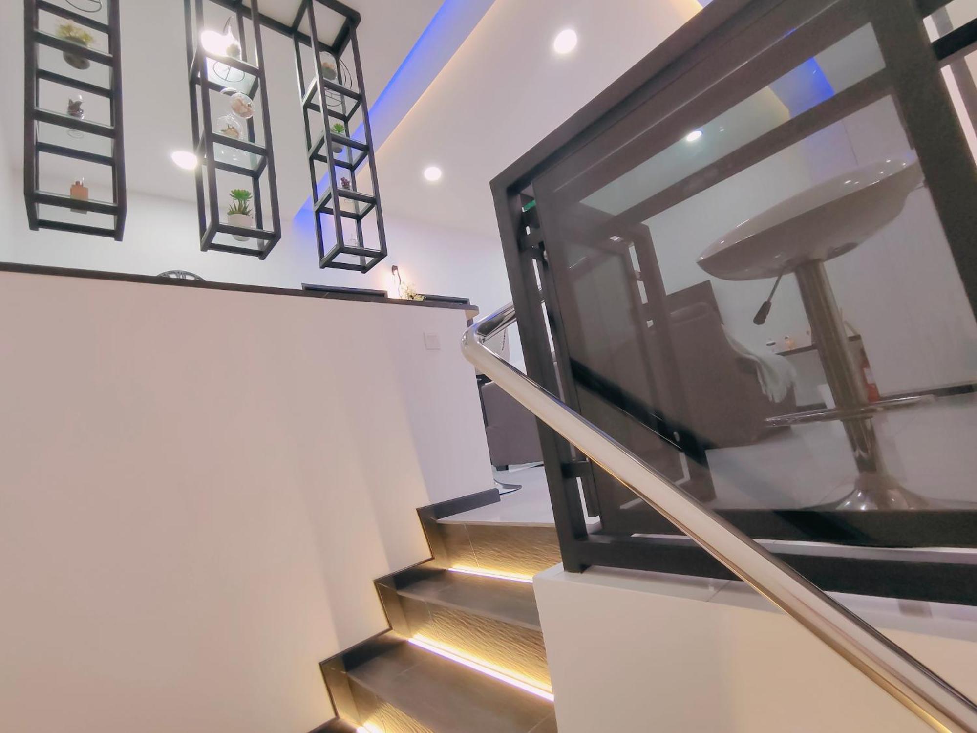 C Boutique Townhouse Station 18 By Irainbow *